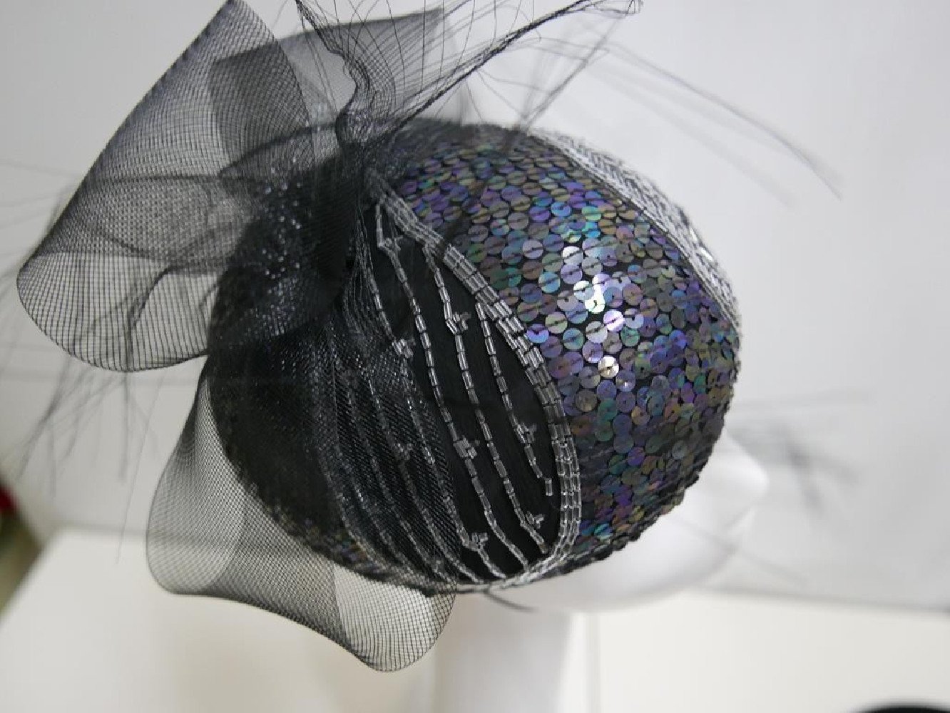 Walentyna toczek z tkaniny z cekinów z crin