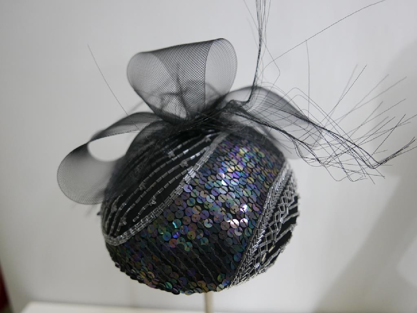 Walentyna toczek z tkaniny z cekinów z crin