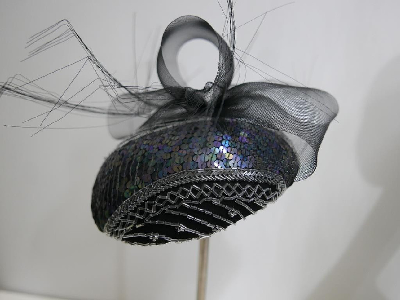 Walentyna toczek z tkaniny z cekinów z crin