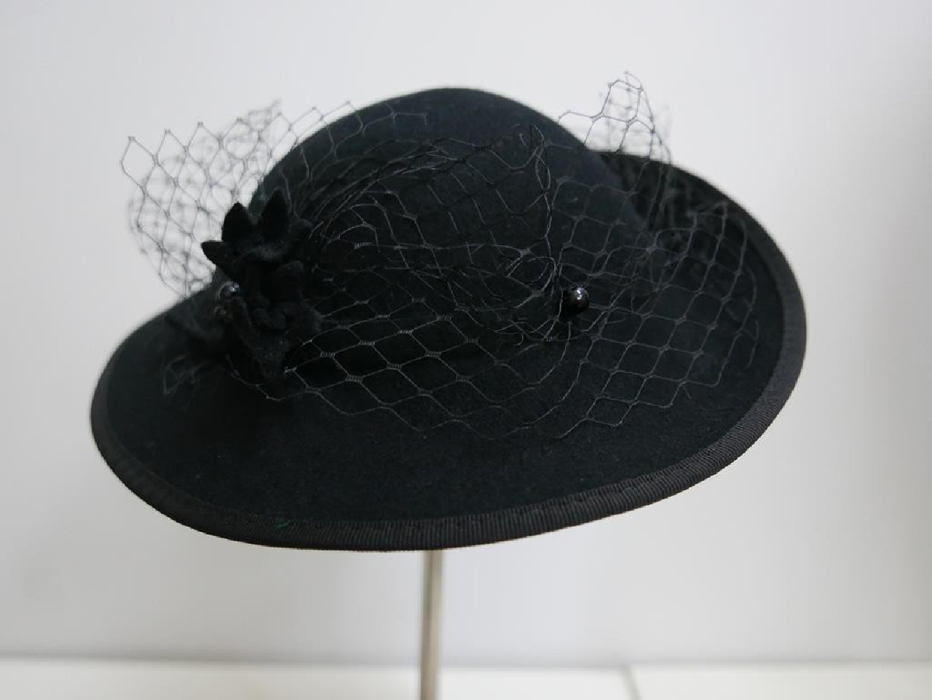 Apolonia czarny kapelusz dysk filc wełna