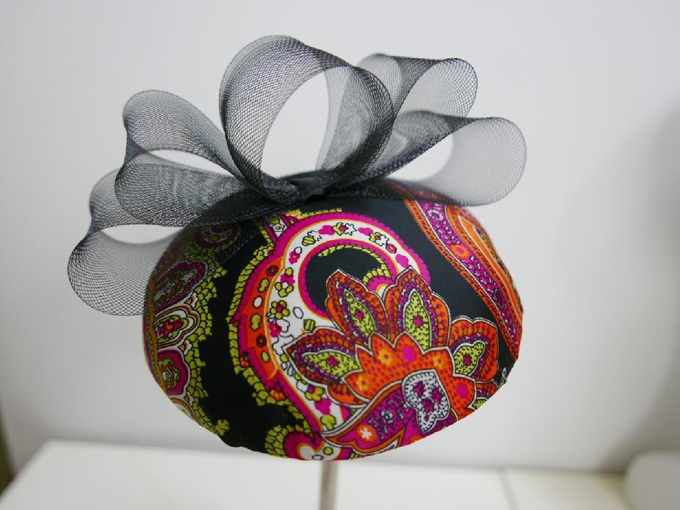 Kolorowy mini toczek fascynator