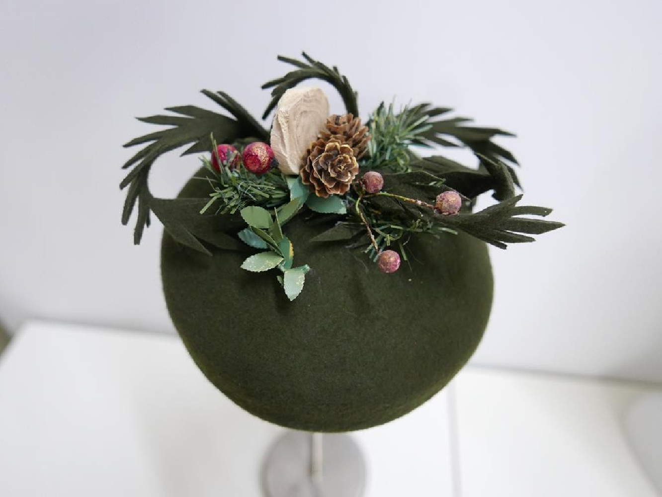 Świąteczny zielony-mini toczek fascynator