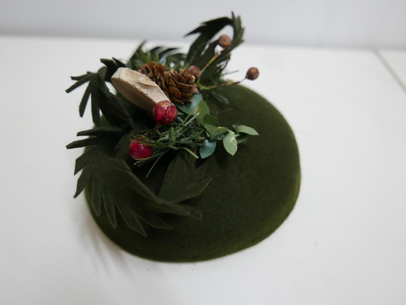 Świąteczny zielony-mini toczek fascynator