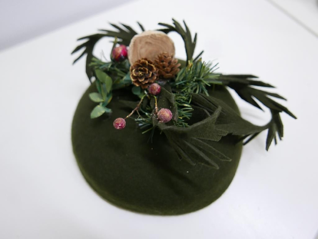 Świąteczny zielony-mini toczek fascynator