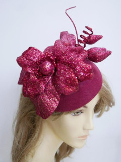 Świąteczny czerwony-mini toczek fascynator