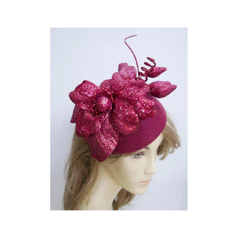 Świąteczny czerwony-mini toczek fascynator