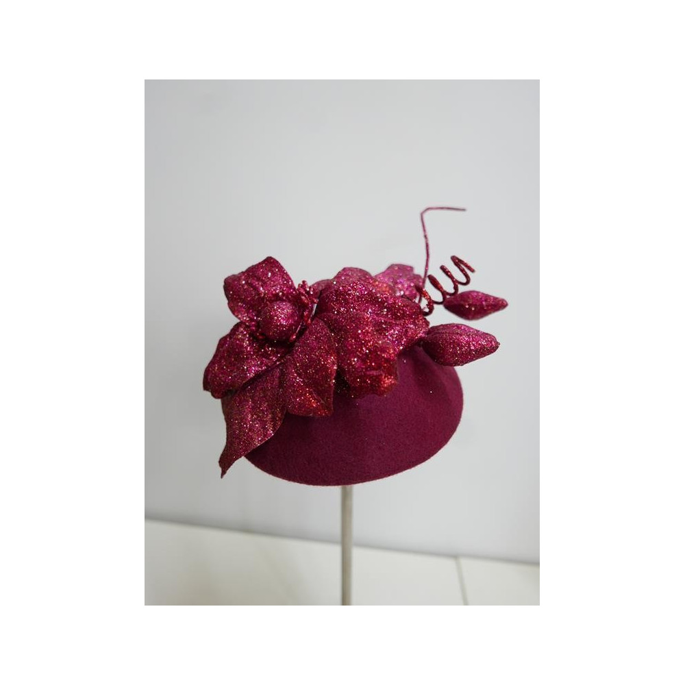 Świąteczny czerwony-mini toczek fascynator