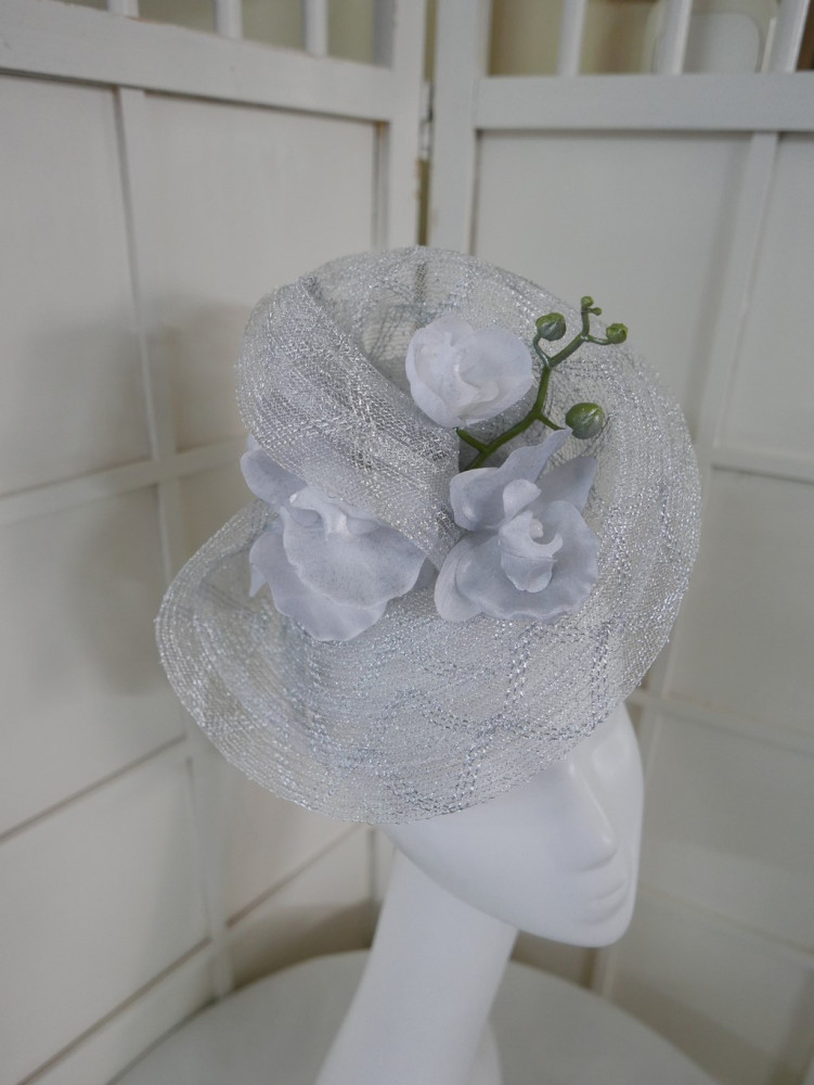 Weronika srebrzysty letni toczek fascynator