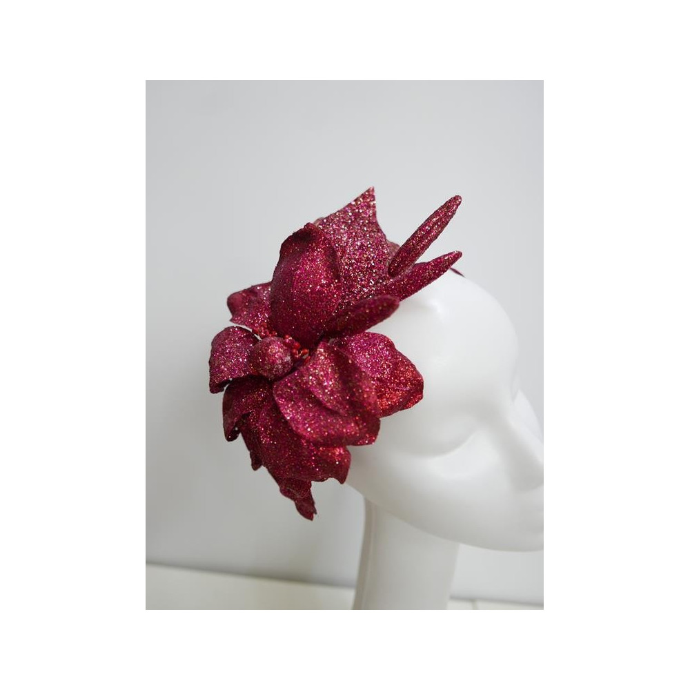 Czerwony fascynator święteczno karnawałowy na przepasce