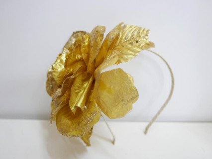 Złoty fascynator święteczno karnawałowy na przepasce