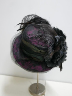 Vivien czarny z różem kapelusz gotycki