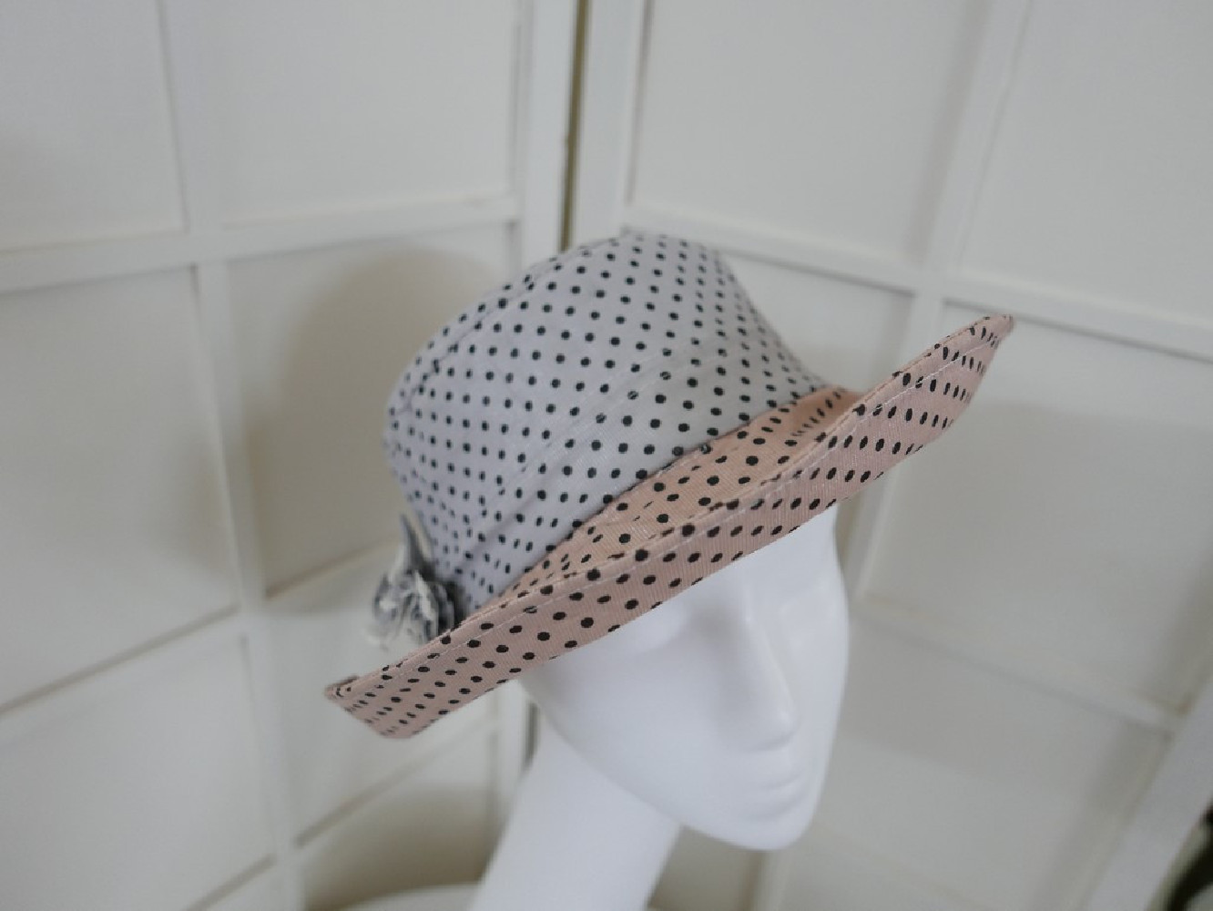 Kropeczki szaro beżowy kapelusz tkanina z rondem do modelowania54-57 cm