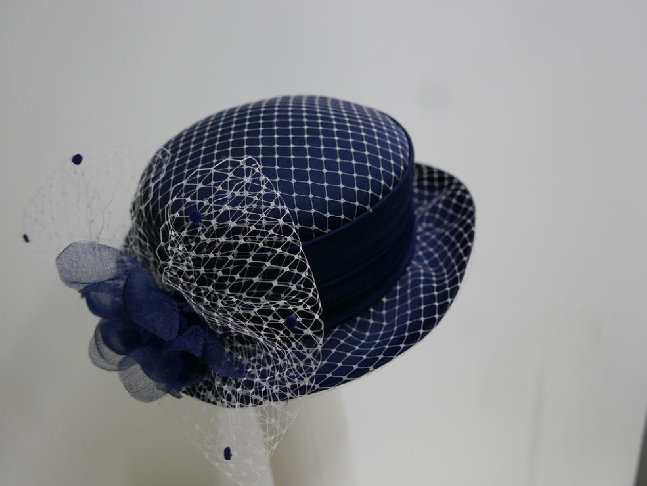 Ambrozja kapelusz granat z bielą 57-59 cm