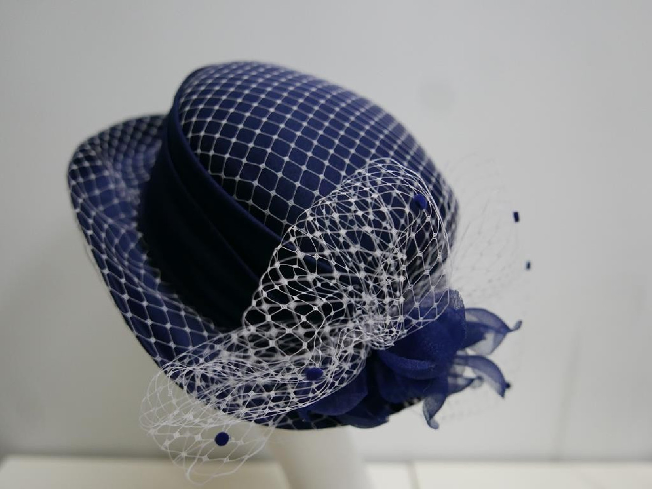 Ambrozja kapelusz granat z bielą 57-59 cm