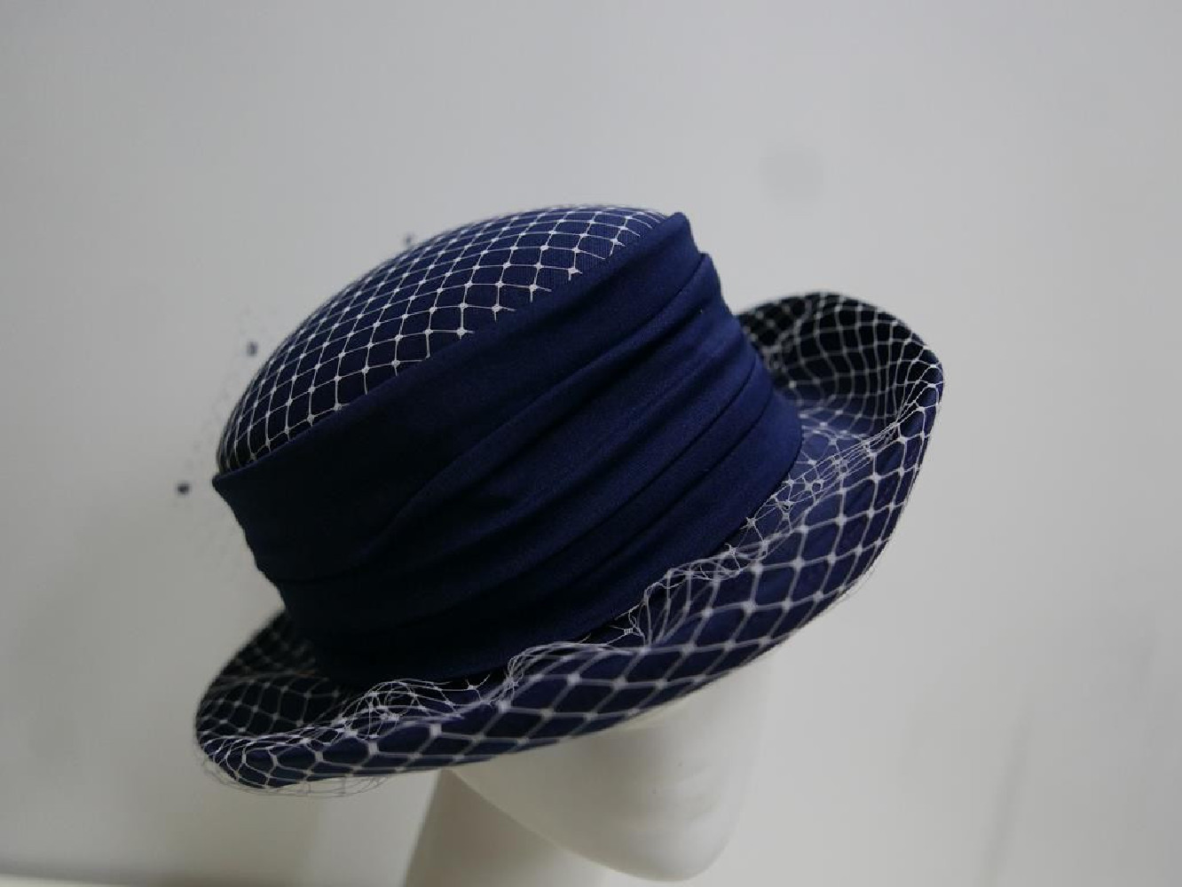 Ambrozja kapelusz granat z bielą 57-59 cm