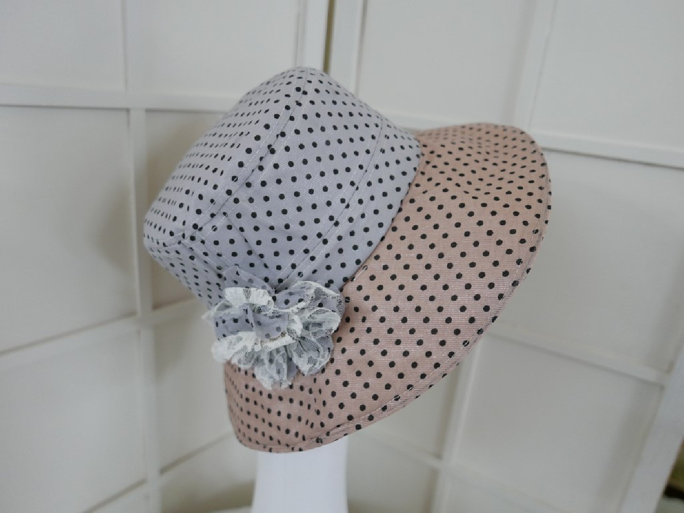 Kropeczki szaro beżowy kapelusz tkanina z rondem do modelowania54-57 cm