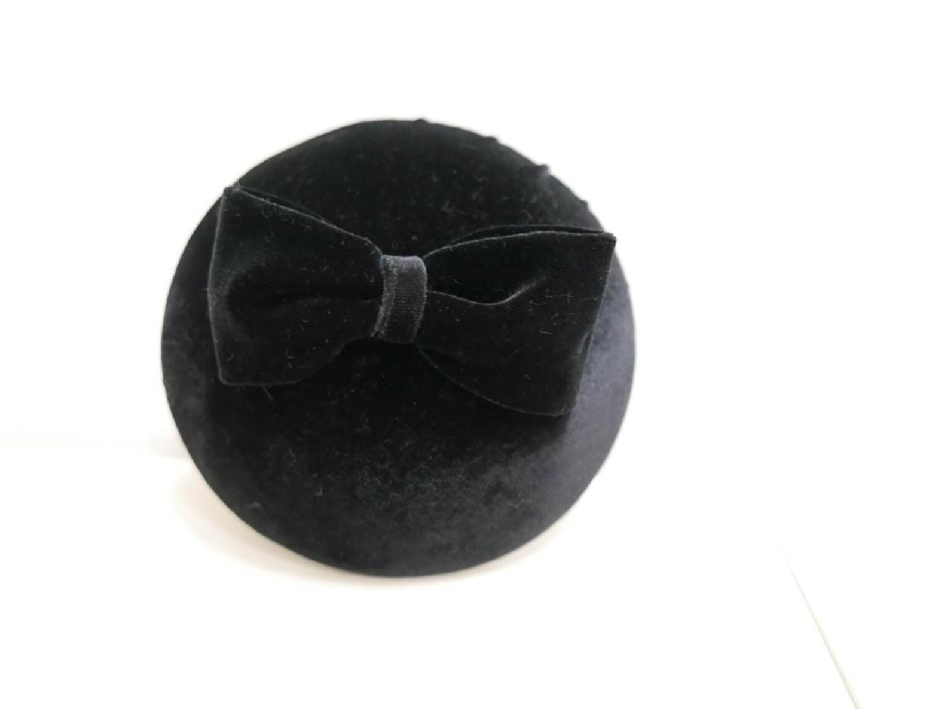 Czarny welur mini toczek fascynator