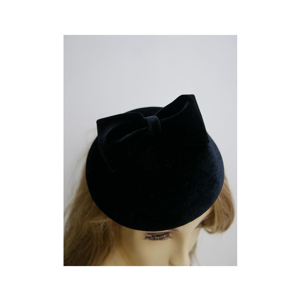 Czarny welur mini toczek fascynator