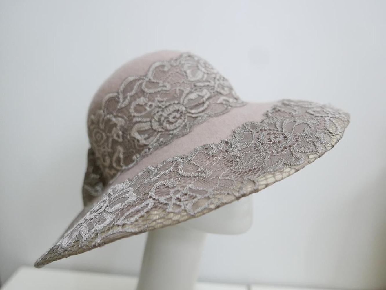 Maria beżowy koronkowy kapelusz z dużym rondem-57-59 cm