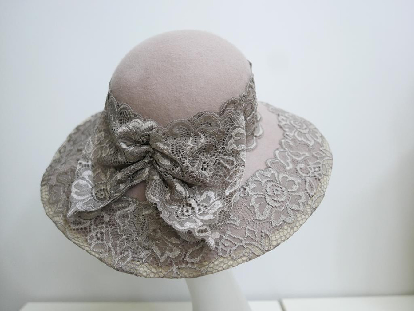 Maria beżowy koronkowy kapelusz z dużym rondem-57-59 cm
