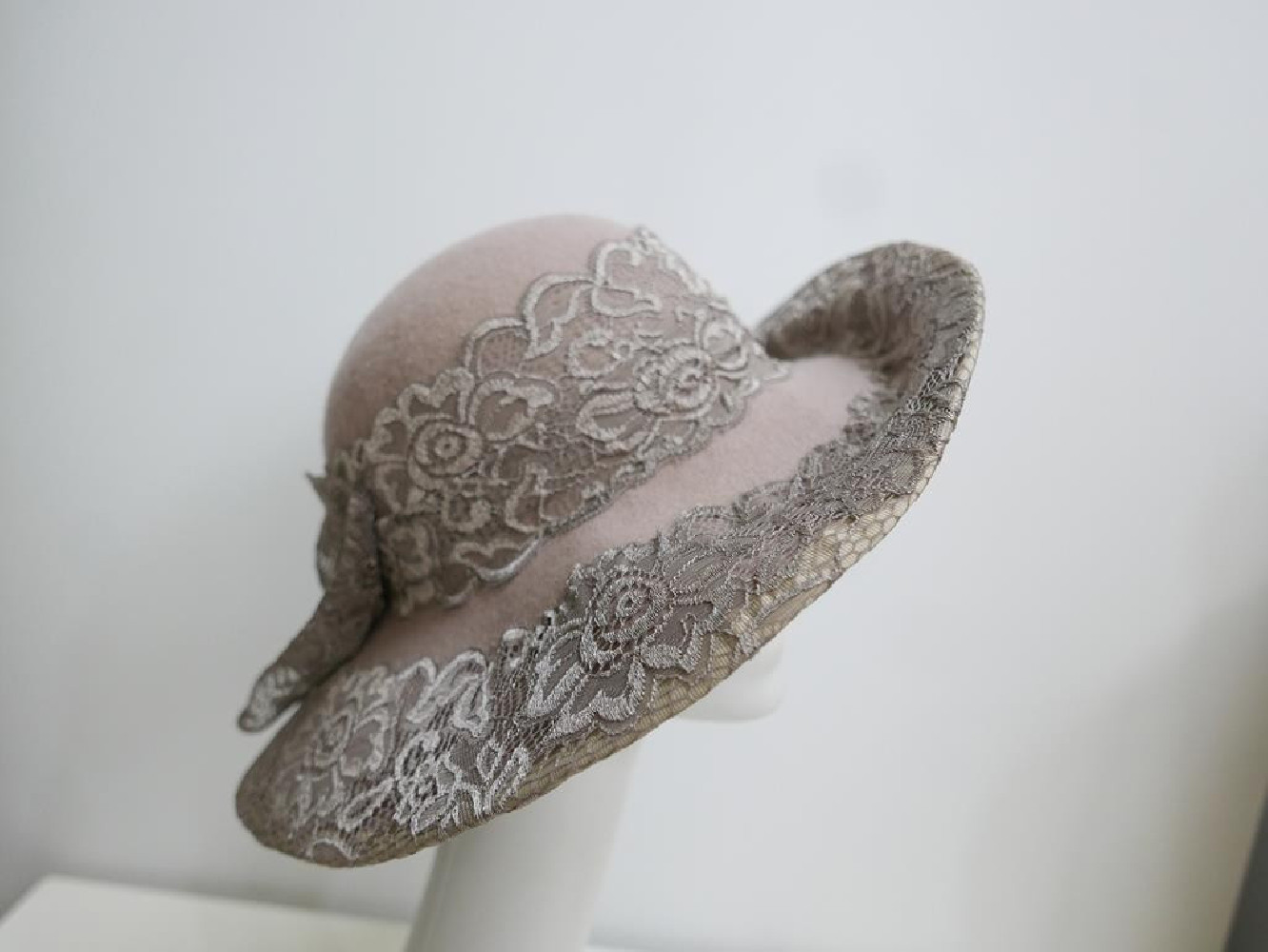 Maria beżowy koronkowy kapelusz z dużym rondem-57-59 cm