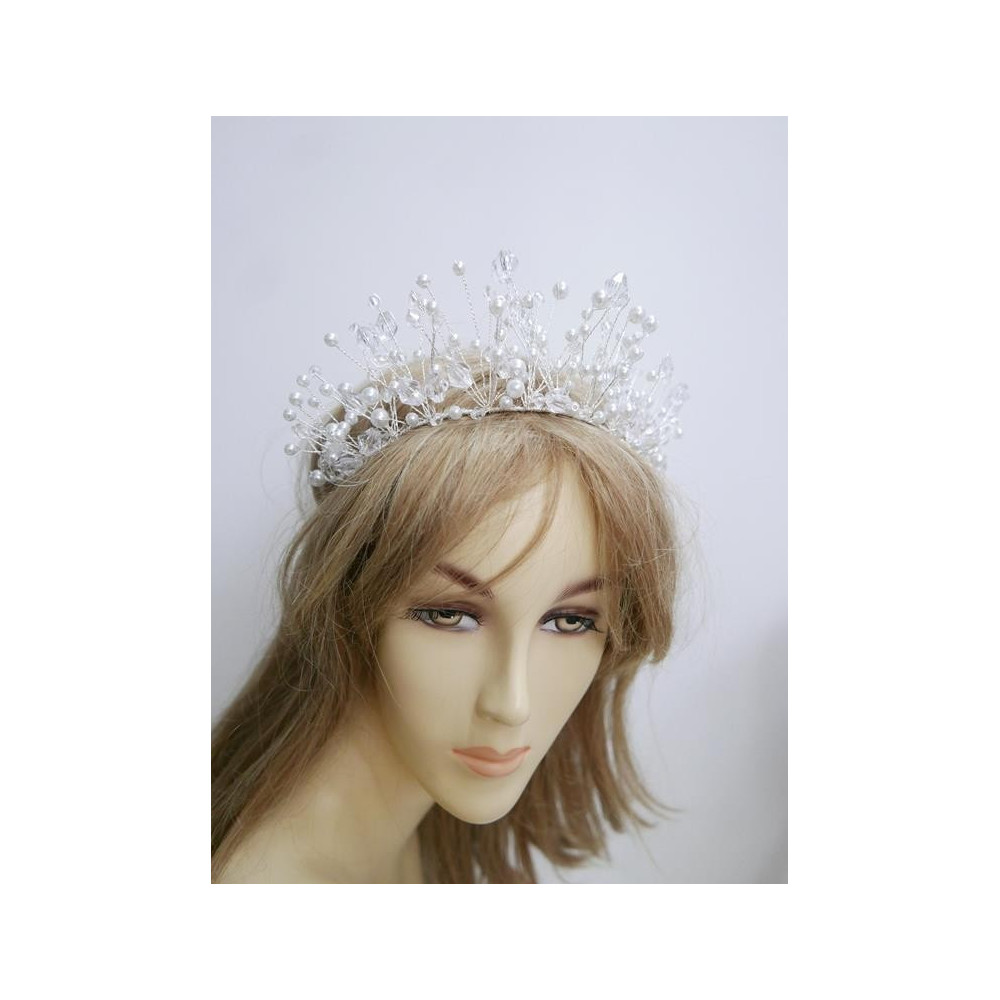 Srebrny diadem z kryształów i pereł