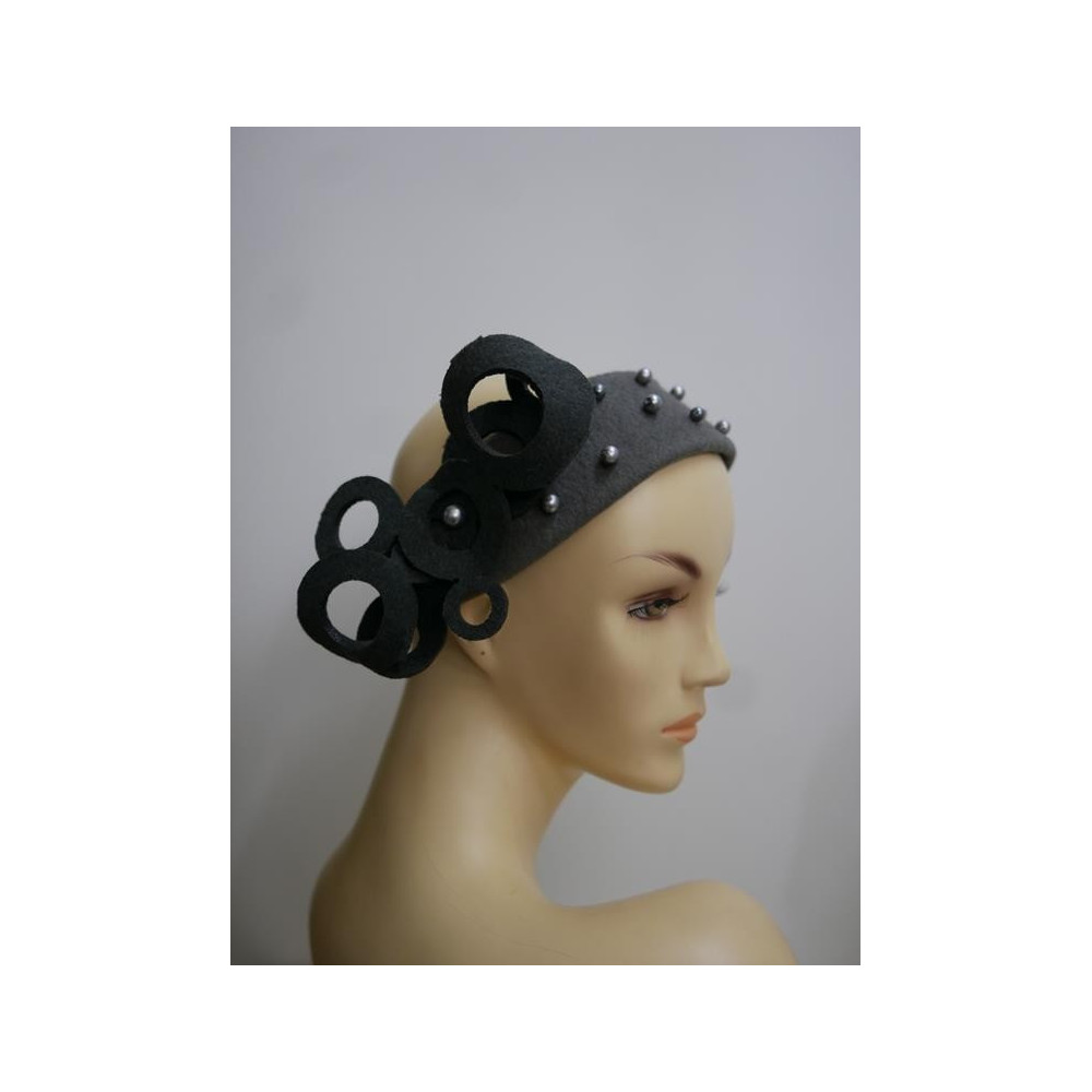 Szara opaska filcowa-z perełkami