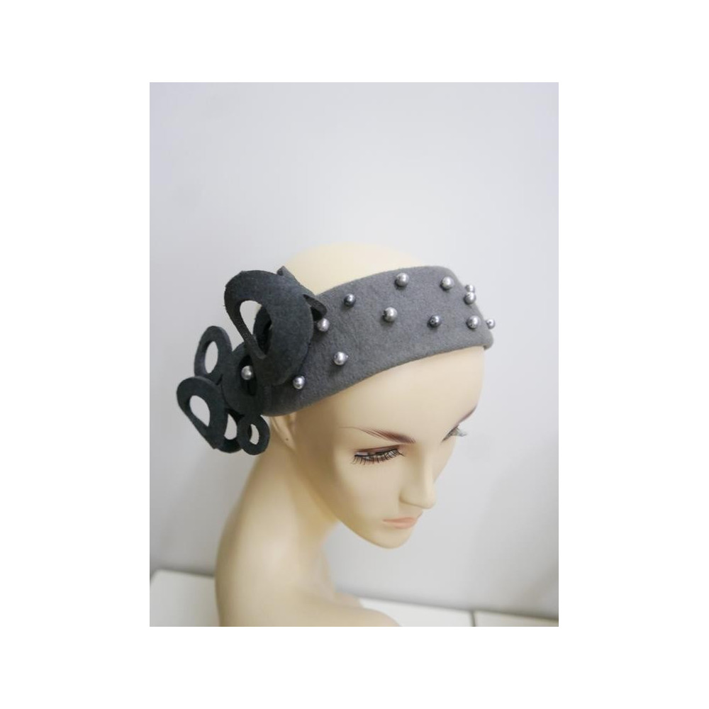 Szara opaska filcowa-z perełkami