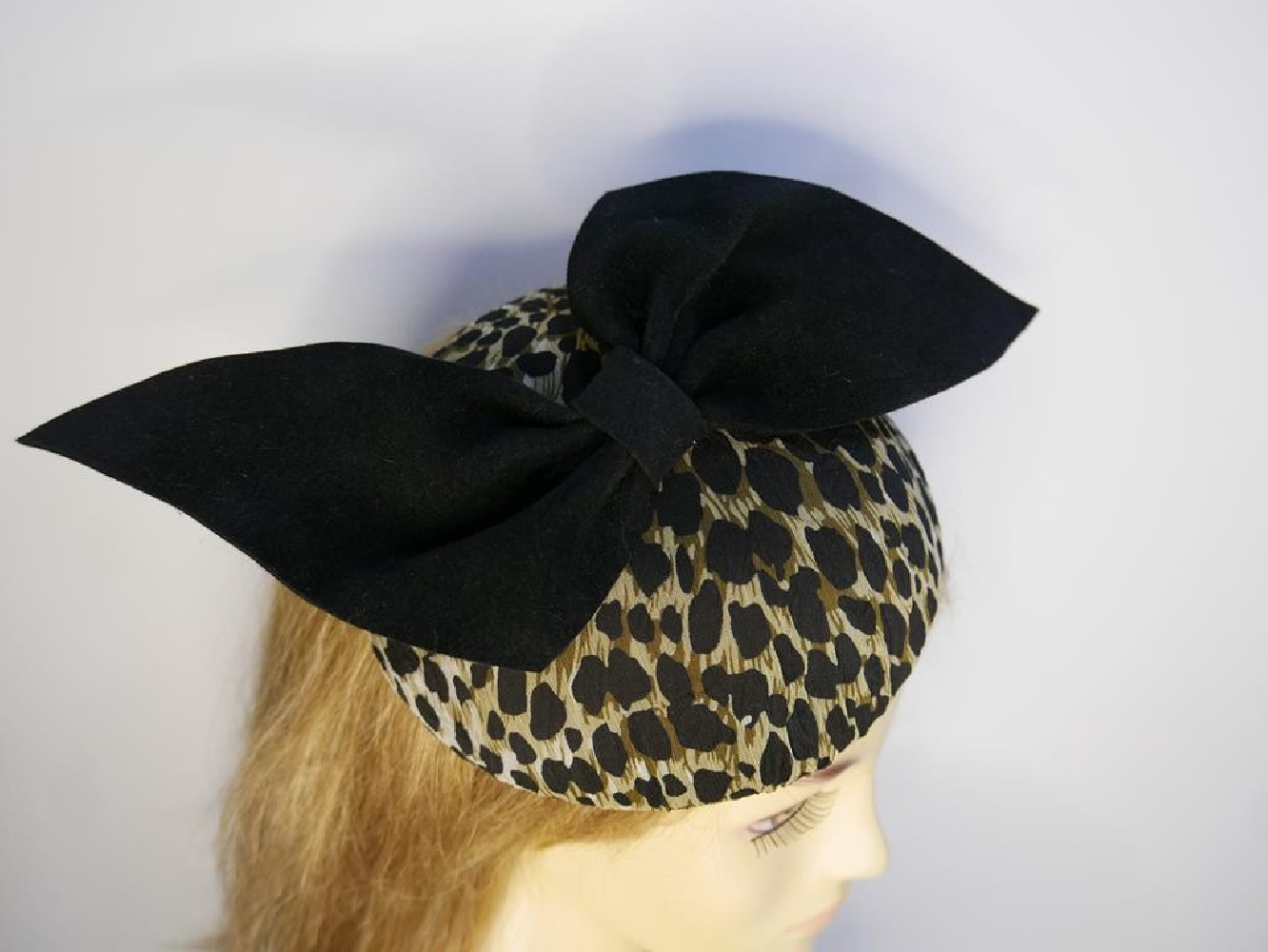 Panterka mini toczek fascynator z tkaniny