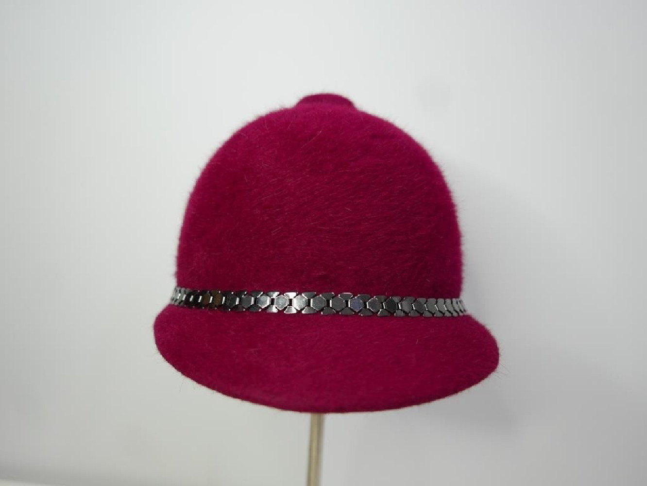 Ala wiśniowa czapka dżokejka fur felt 54-56 cm