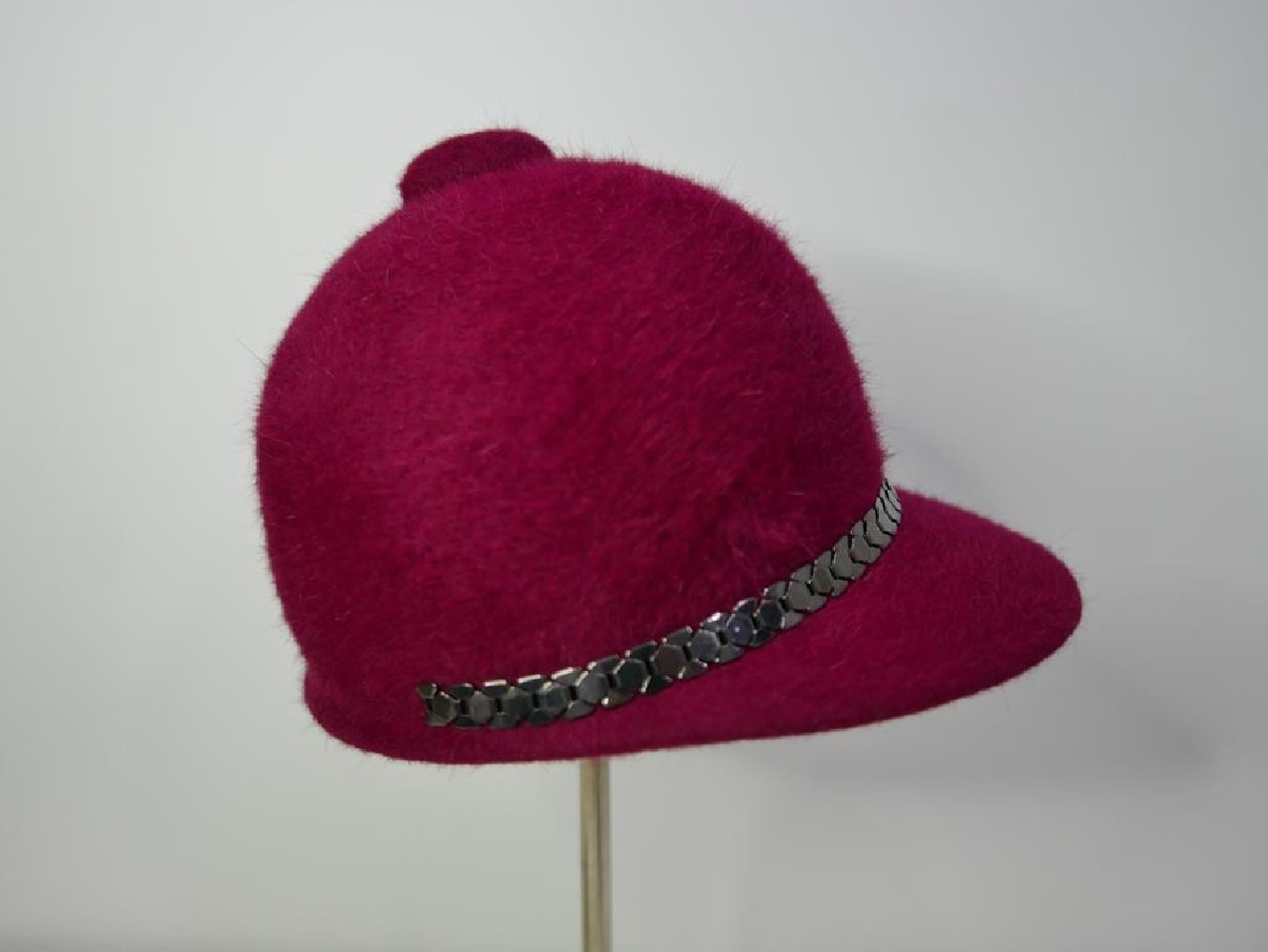 Ala wiśniowa czapka dżokejka fur felt 54-56 cm