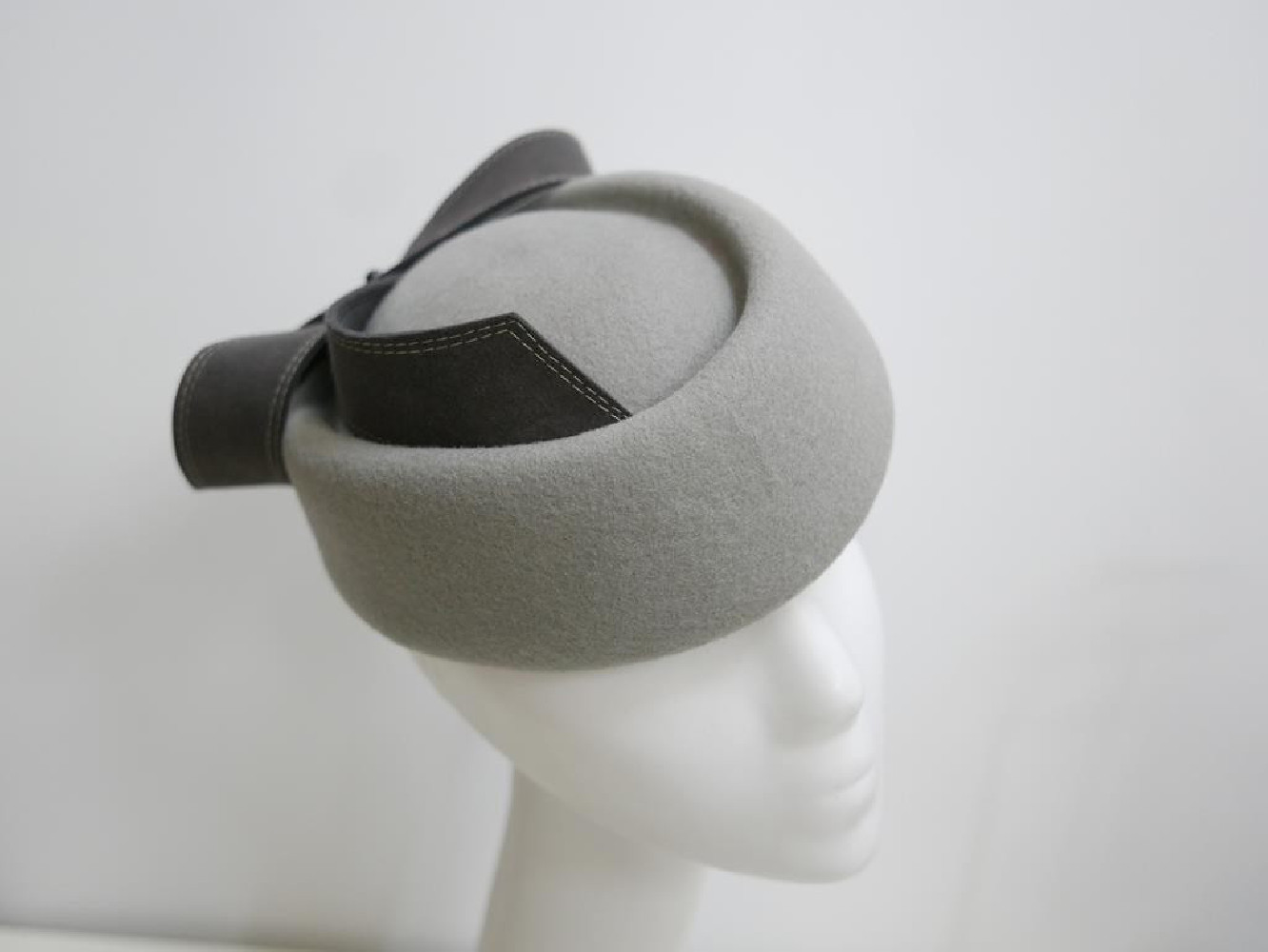 Tatiana szary toczek filcowy