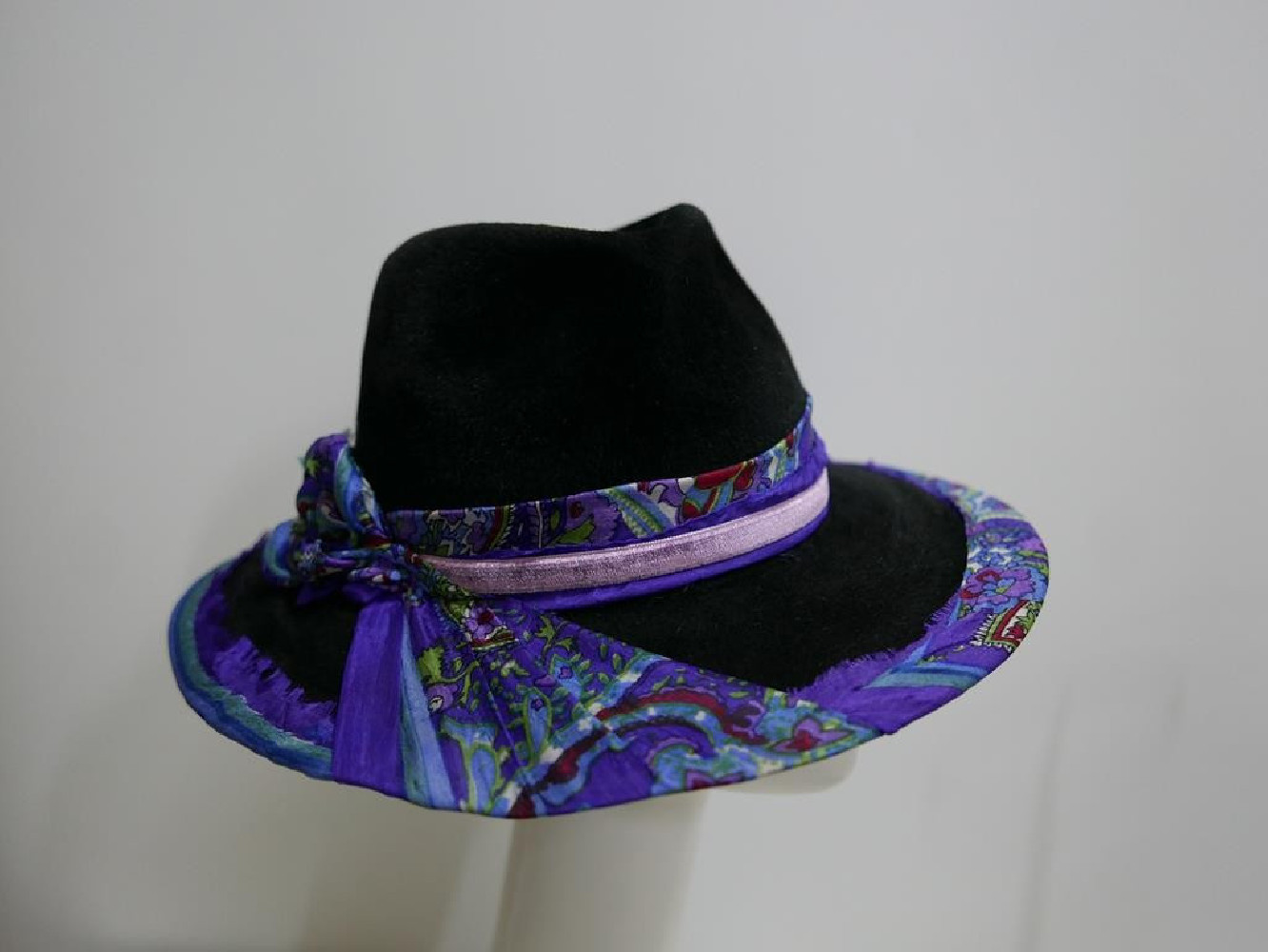 Syriusz -czarny kapelusz welurowy z jedwabiem 56-58 cm
