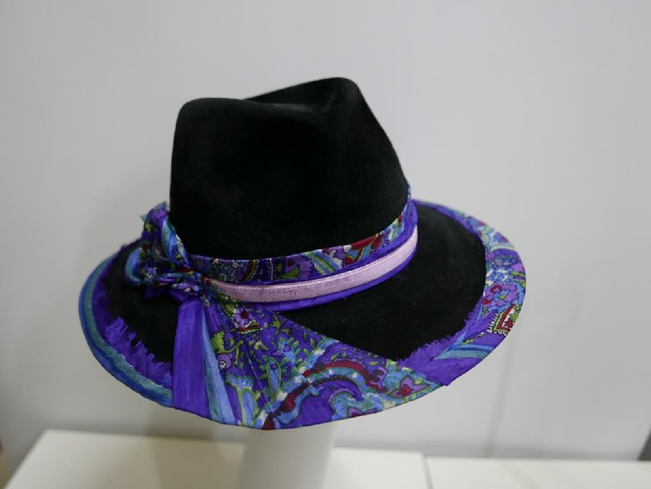 Syriusz -czarny kapelusz welurowy z jedwabiem 56-58 cm