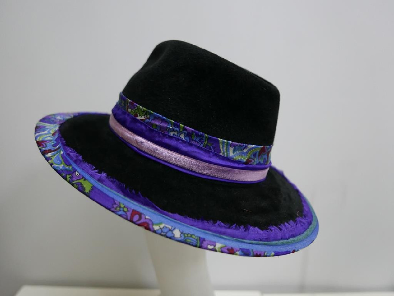 Syriusz -czarny kapelusz welurowy z jedwabiem 56-58 cm