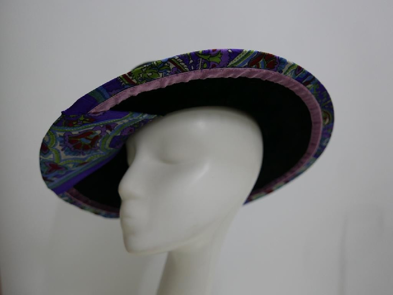 Syriusz -czarny kapelusz welurowy z jedwabiem 56-58 cm