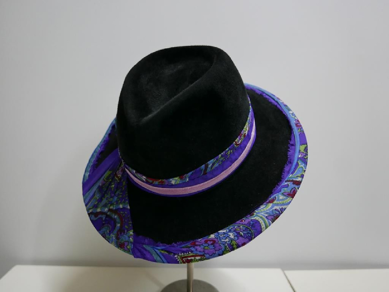 Syriusz -czarny kapelusz welurowy z jedwabiem 56-58 cm