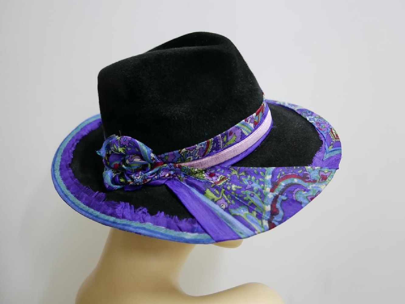 Syriusz -czarny kapelusz welurowy z jedwabiem 56-58 cm