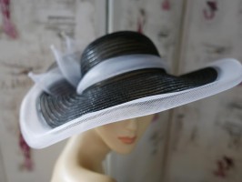 Biało czarny letni kapelusz wizytowy 54-57 cm