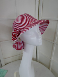 Maja biało czerwony letni  kapelusz 54-57 cm