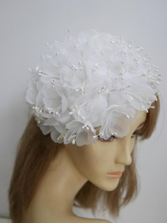 Śmietankowe kwiaty organza mini toczek fascynator