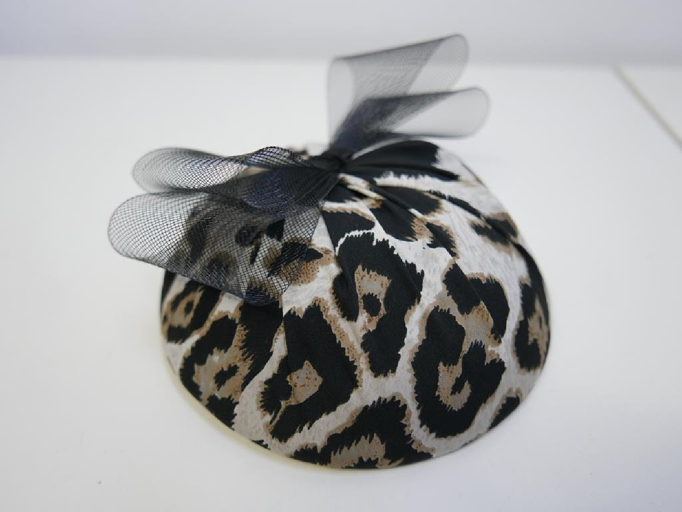 Panterka mini toczek fascynator z tkaniny