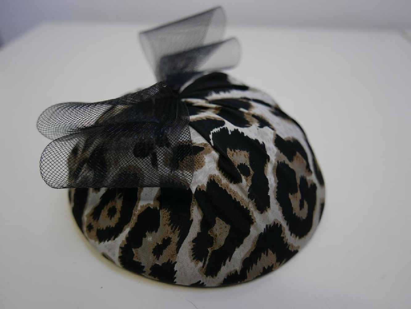 Panterka mini toczek fascynator z tkaniny