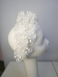 Śmietankowa opaska z kwiatów- Halo Hat