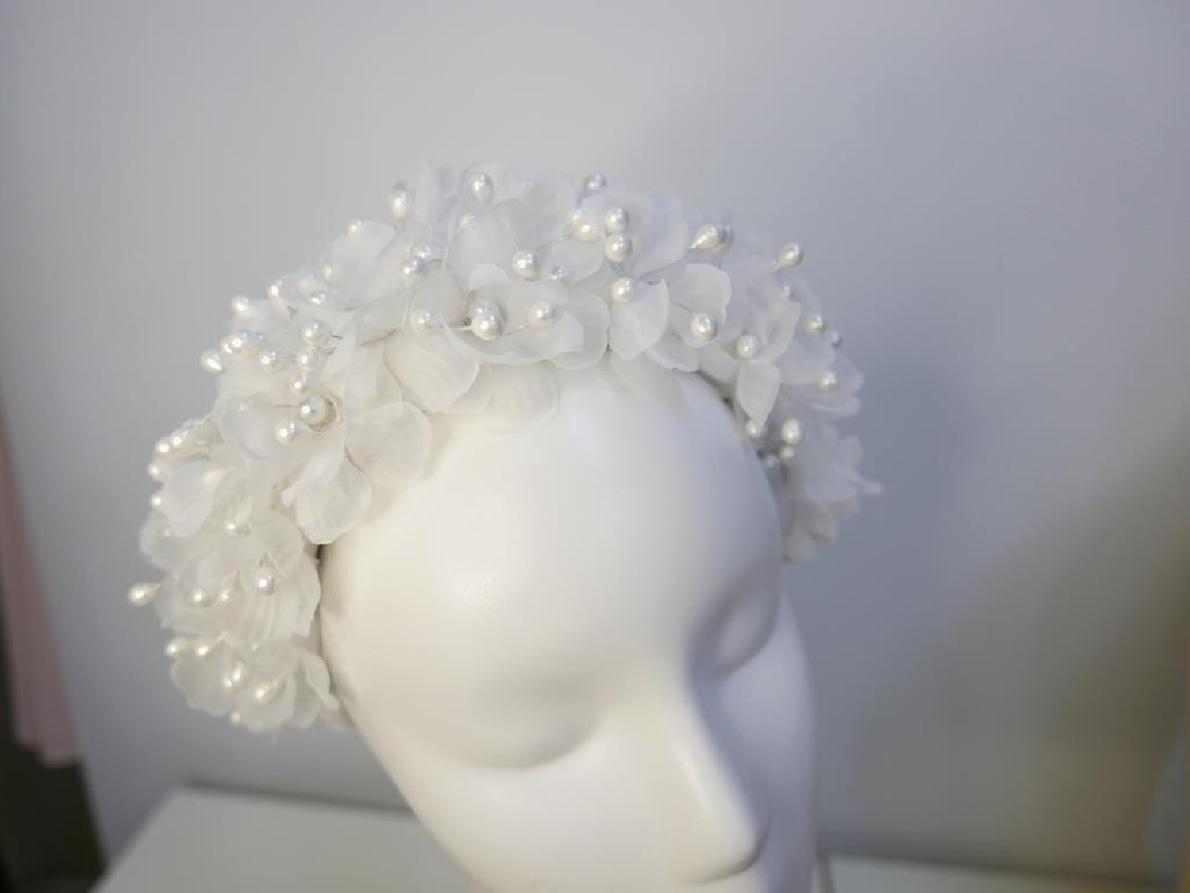 Śmietankowa opaska z kwiatów- Halo Hat