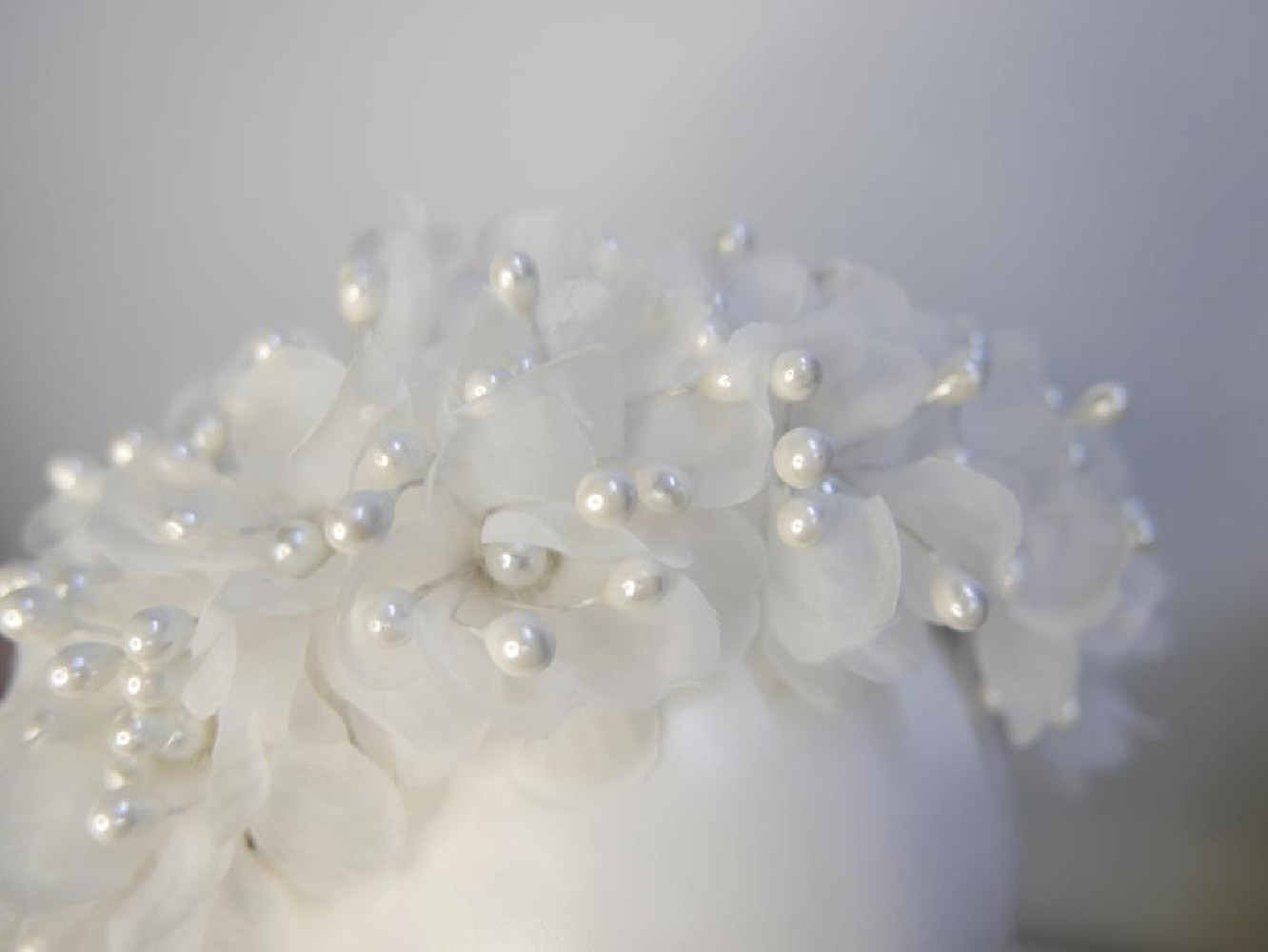 Śmietankowa opaska z kwiatów- Halo Hat