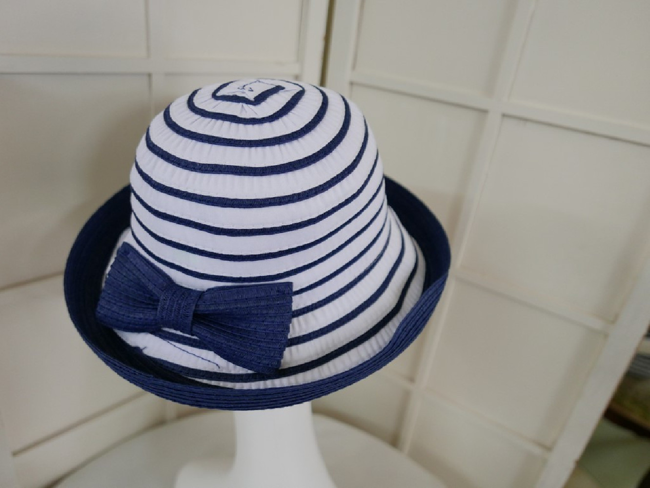 Nelka biało granatowy kapelusz 53-57 cm