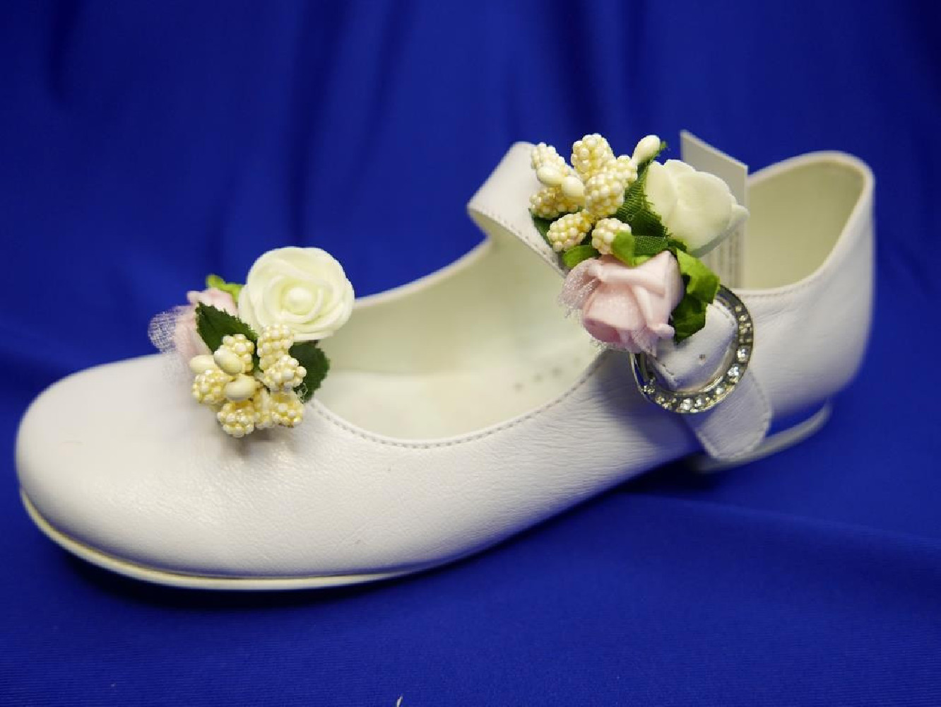 Klipsy do butów kremowo różowe bukieciki  5 cm