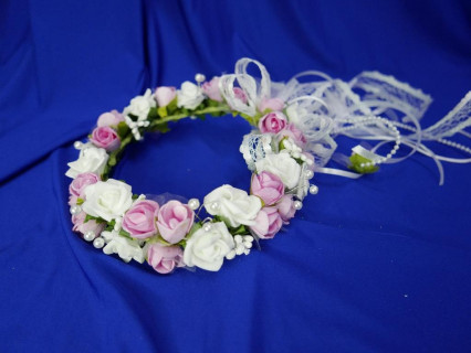 Biało różowy wianek  na koczek z kokardą