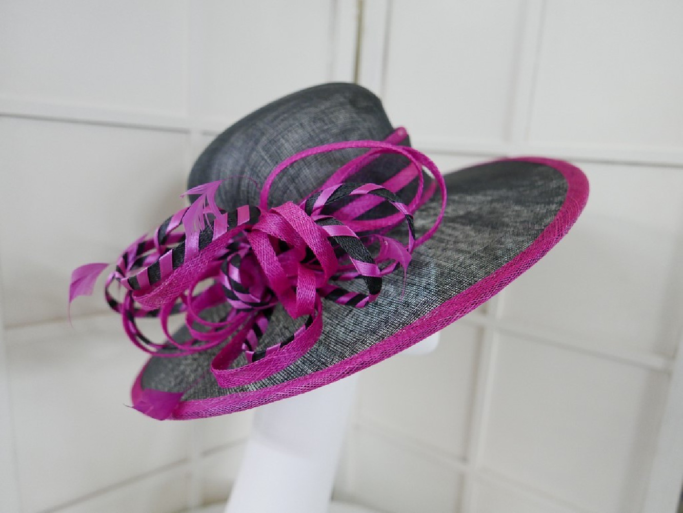 Krzysia wizytowy kapelusz sinamay czarno różowy 53-57cm